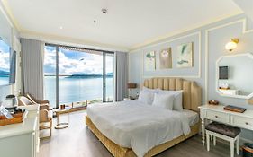 La Vague Hotel